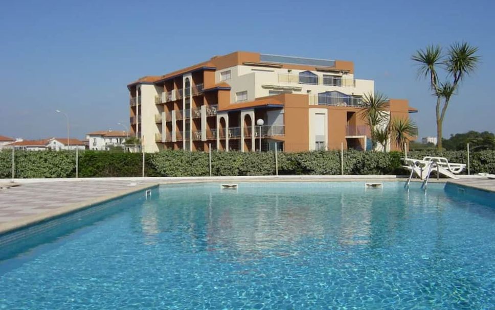 สระว่ายน้ำ รูปภาพ