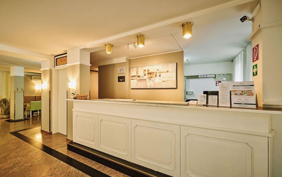 แผนกต้อนรับส่วนหน้า รูปภาพ