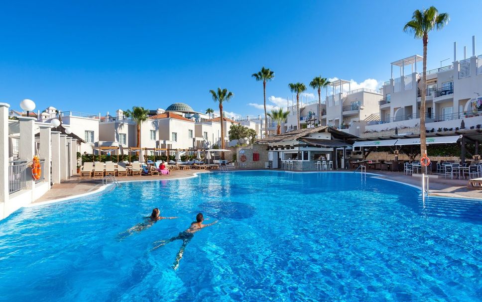 สระว่ายน้ำ รูปภาพ