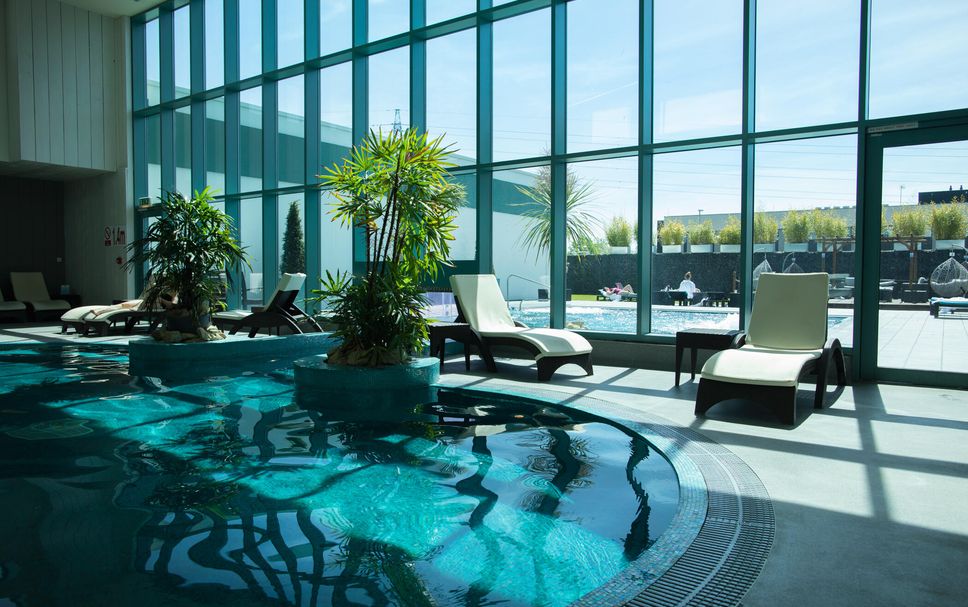 สระว่ายน้ำ รูปภาพ