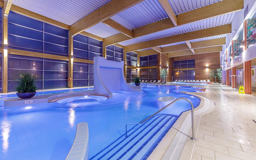 สระว่ายน้ำ รูปภาพ